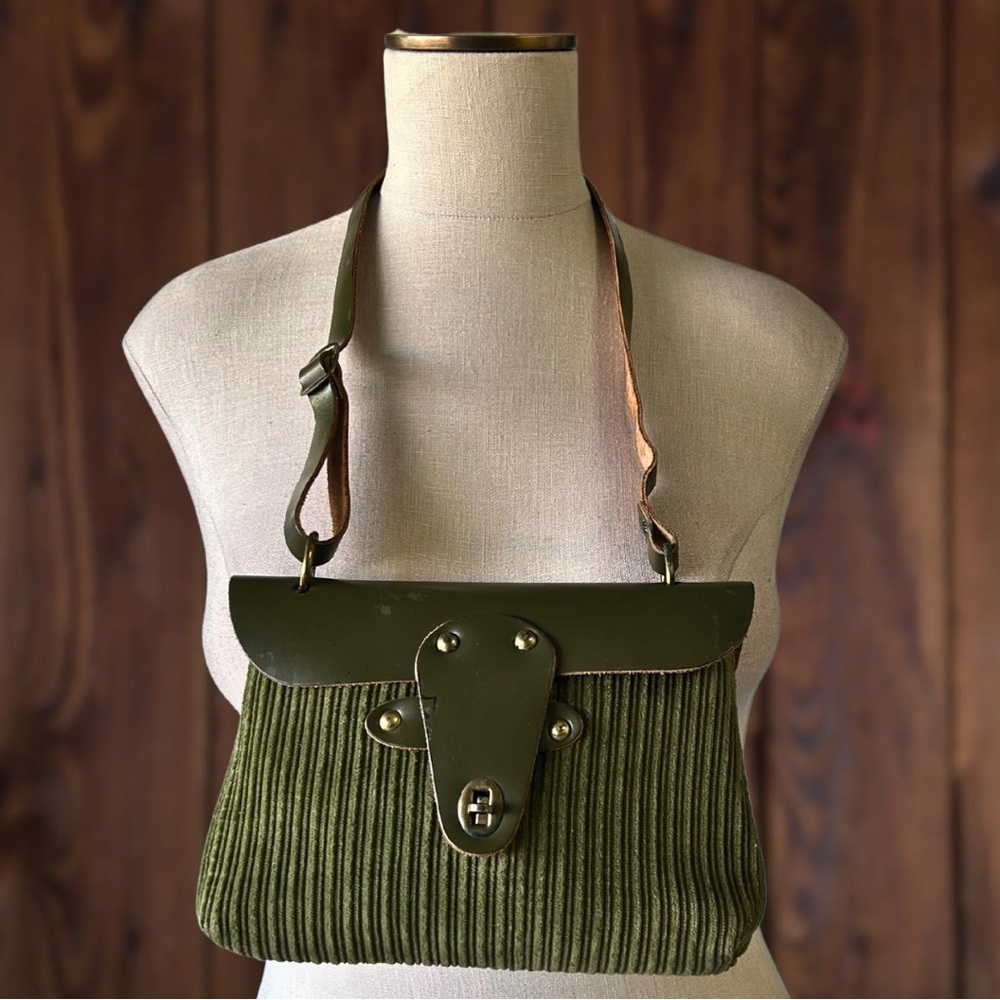 VINTAGE 1970s Moss Green Corduroy Purse - As Is